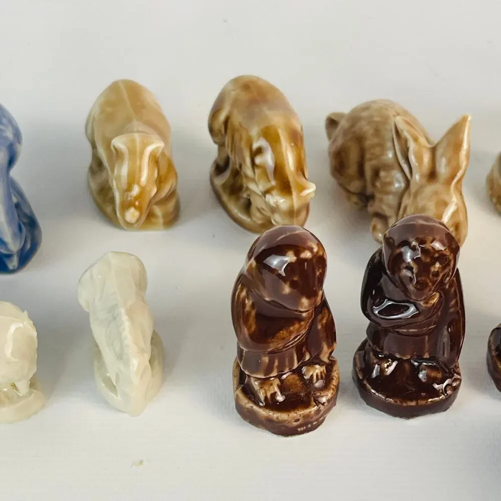 Vintage Wade England Red Rose Tea Figurines Lot of 41 - Picture 5 of 7